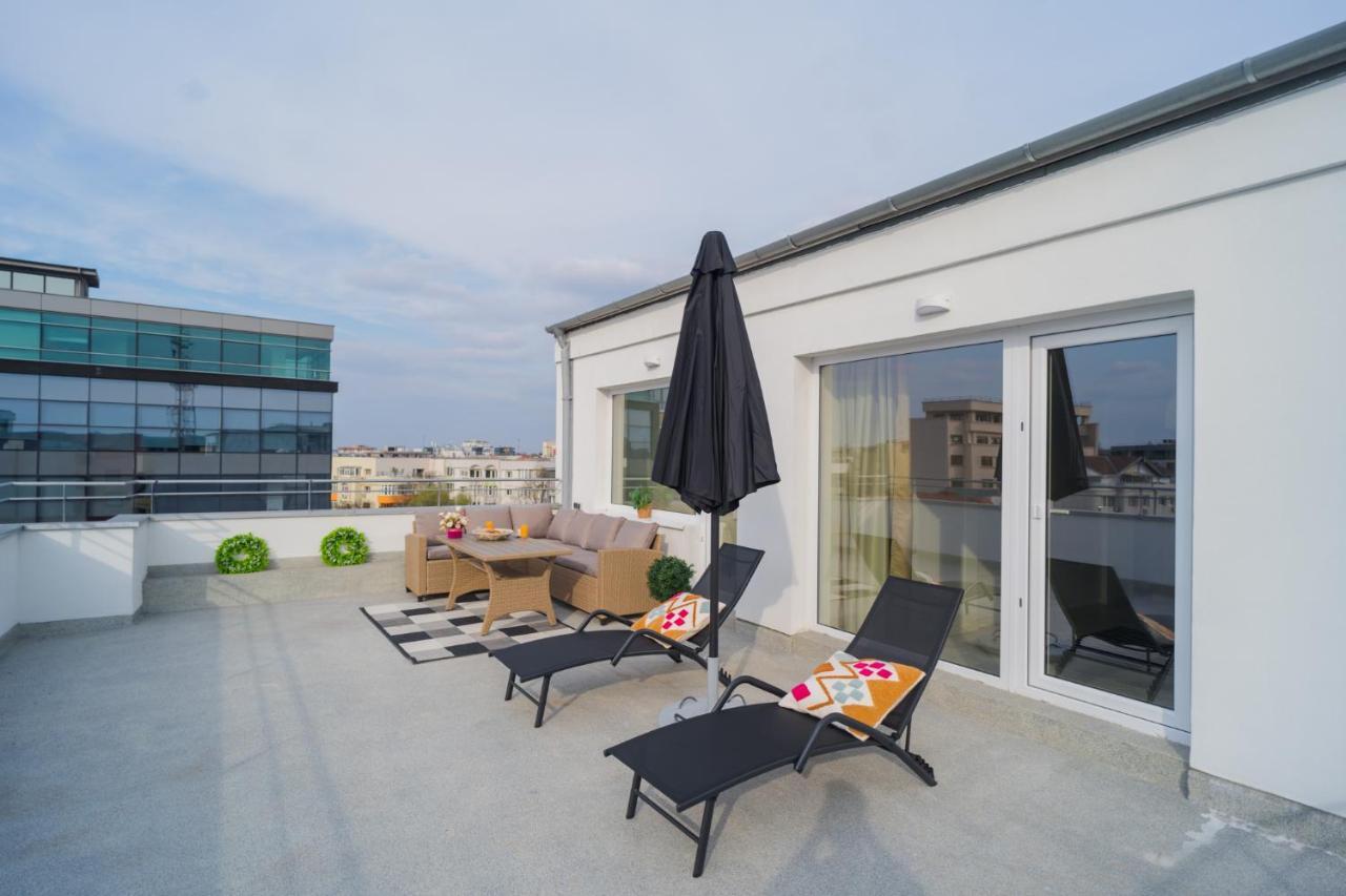 Penthouse With Huge Rooftop Terrace & City View บูคาเรสต์ ภายนอก รูปภาพ