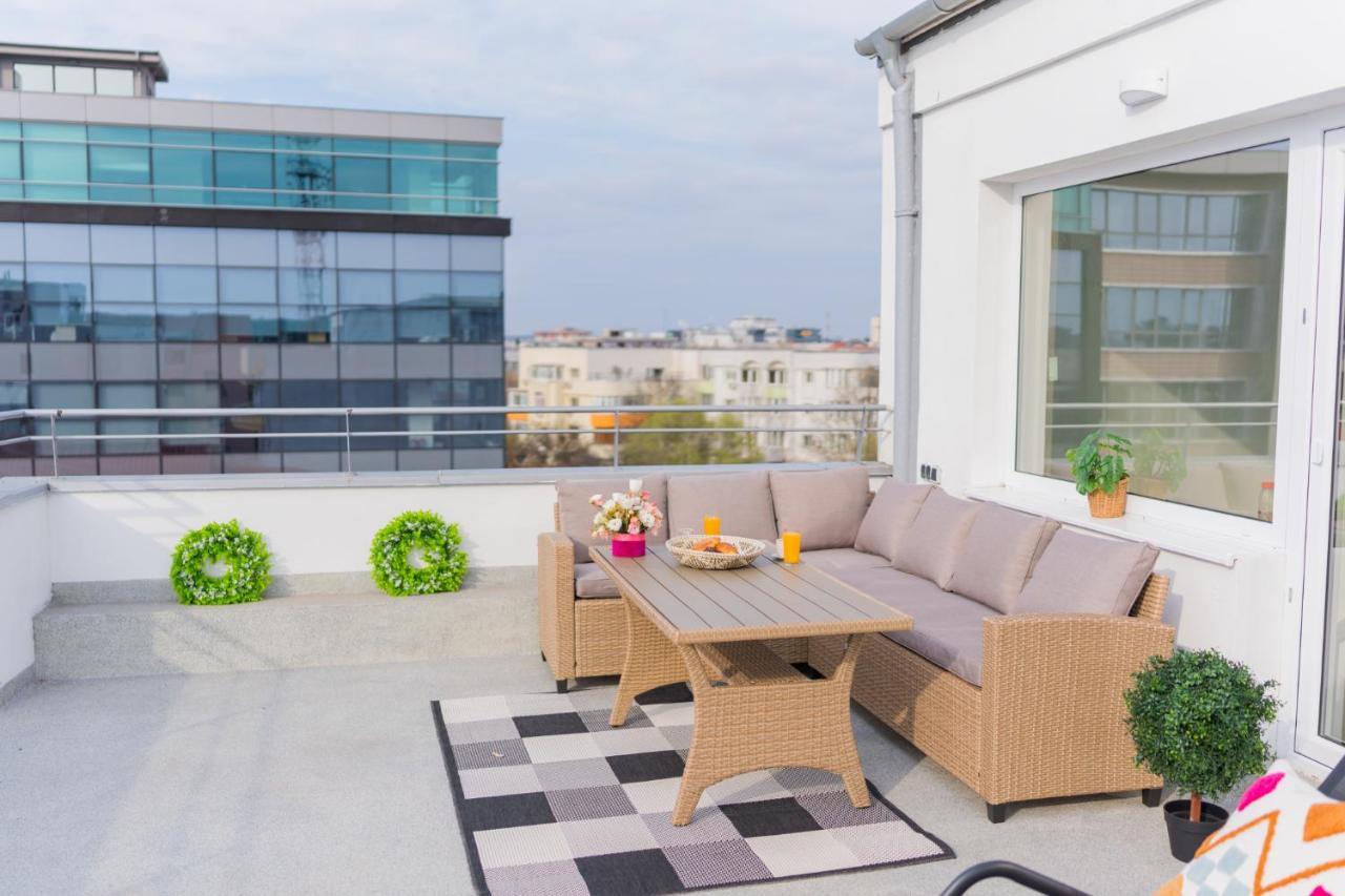 Penthouse With Huge Rooftop Terrace & City View บูคาเรสต์ ภายนอก รูปภาพ