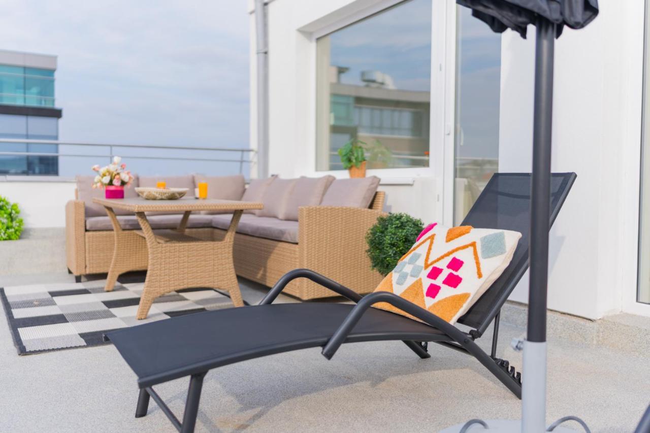 Penthouse With Huge Rooftop Terrace & City View บูคาเรสต์ ภายนอก รูปภาพ