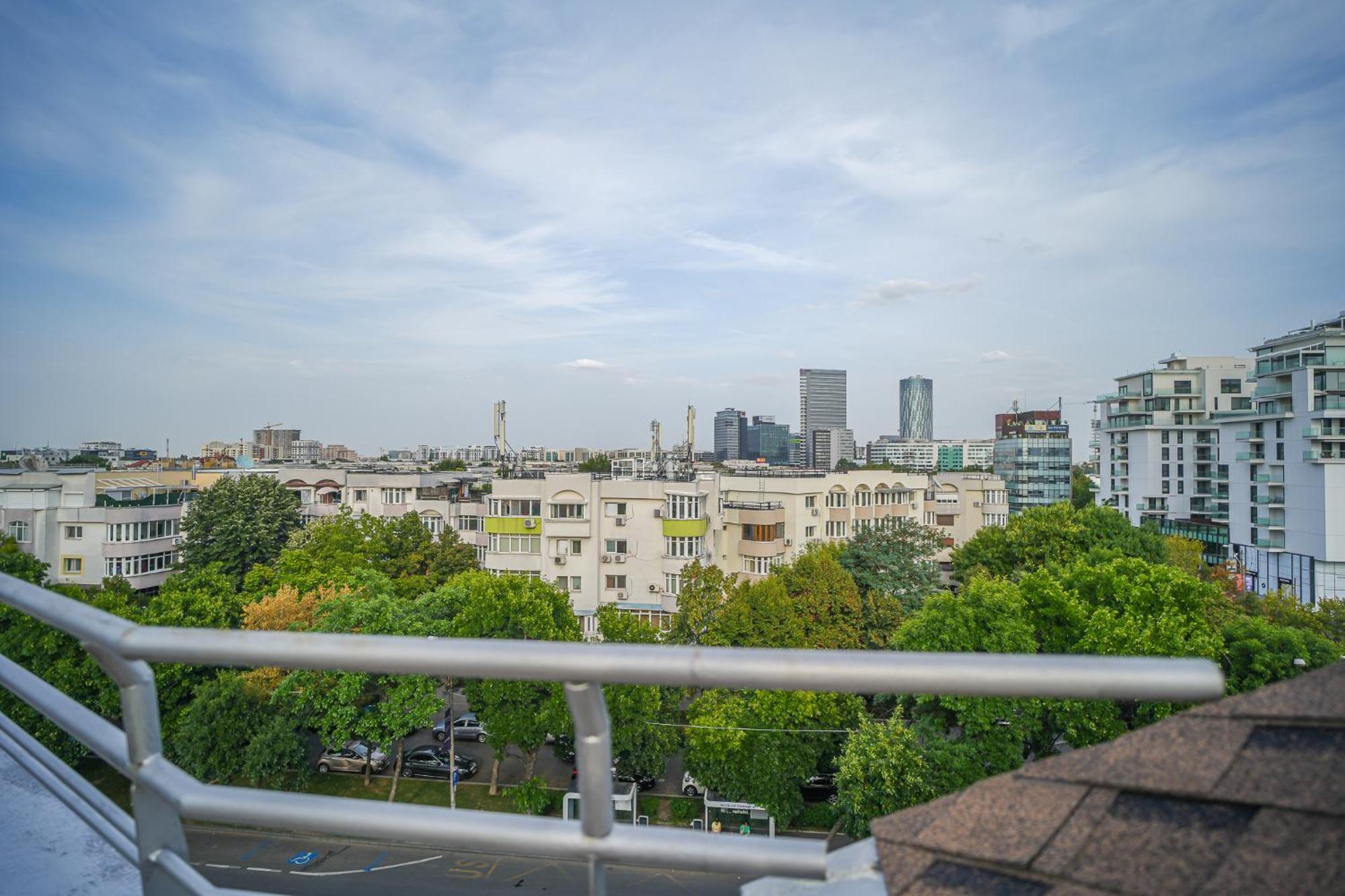 Penthouse With Huge Rooftop Terrace & City View บูคาเรสต์ ภายนอก รูปภาพ