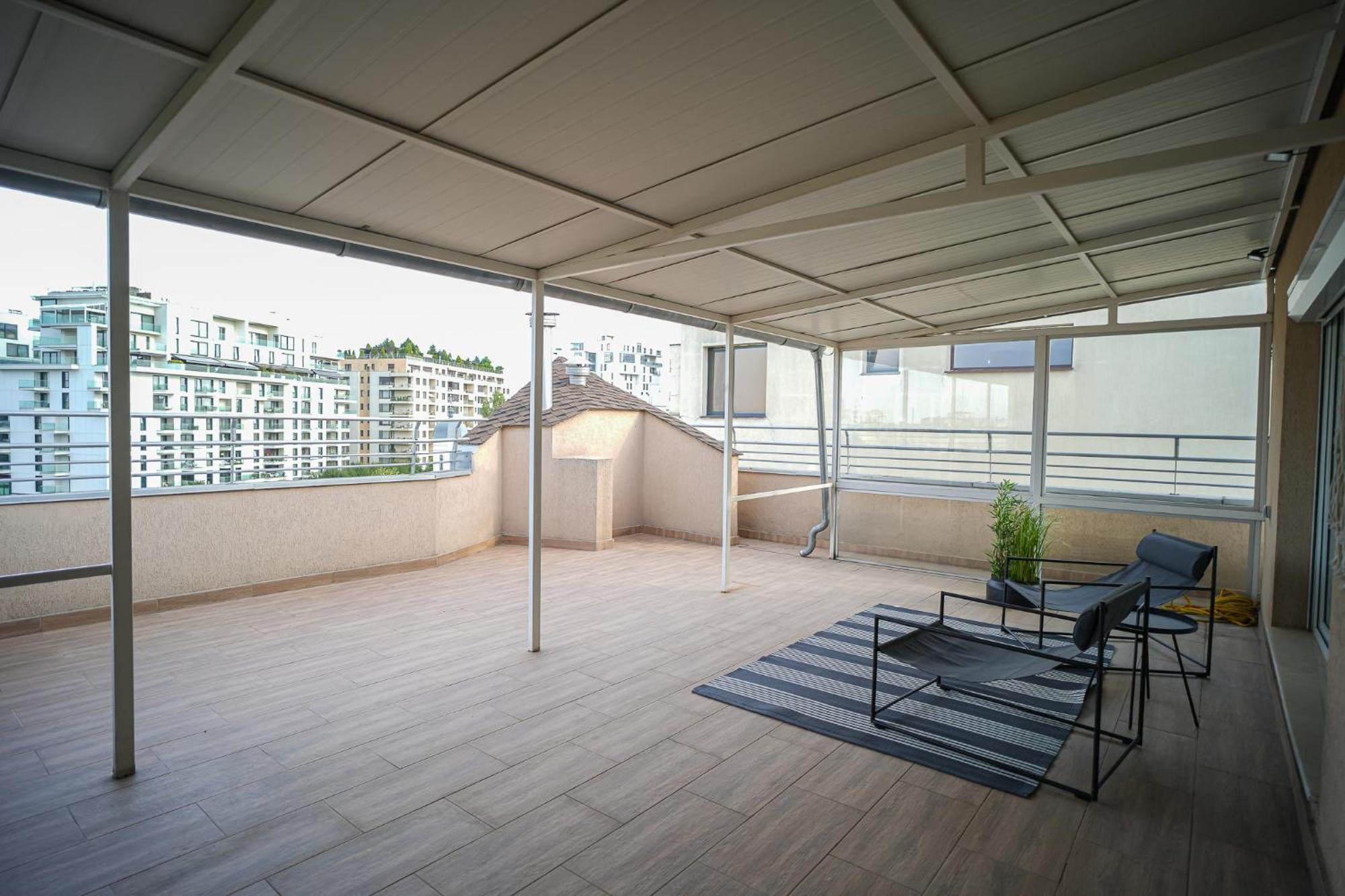 Penthouse With Huge Rooftop Terrace & City View บูคาเรสต์ ภายนอก รูปภาพ