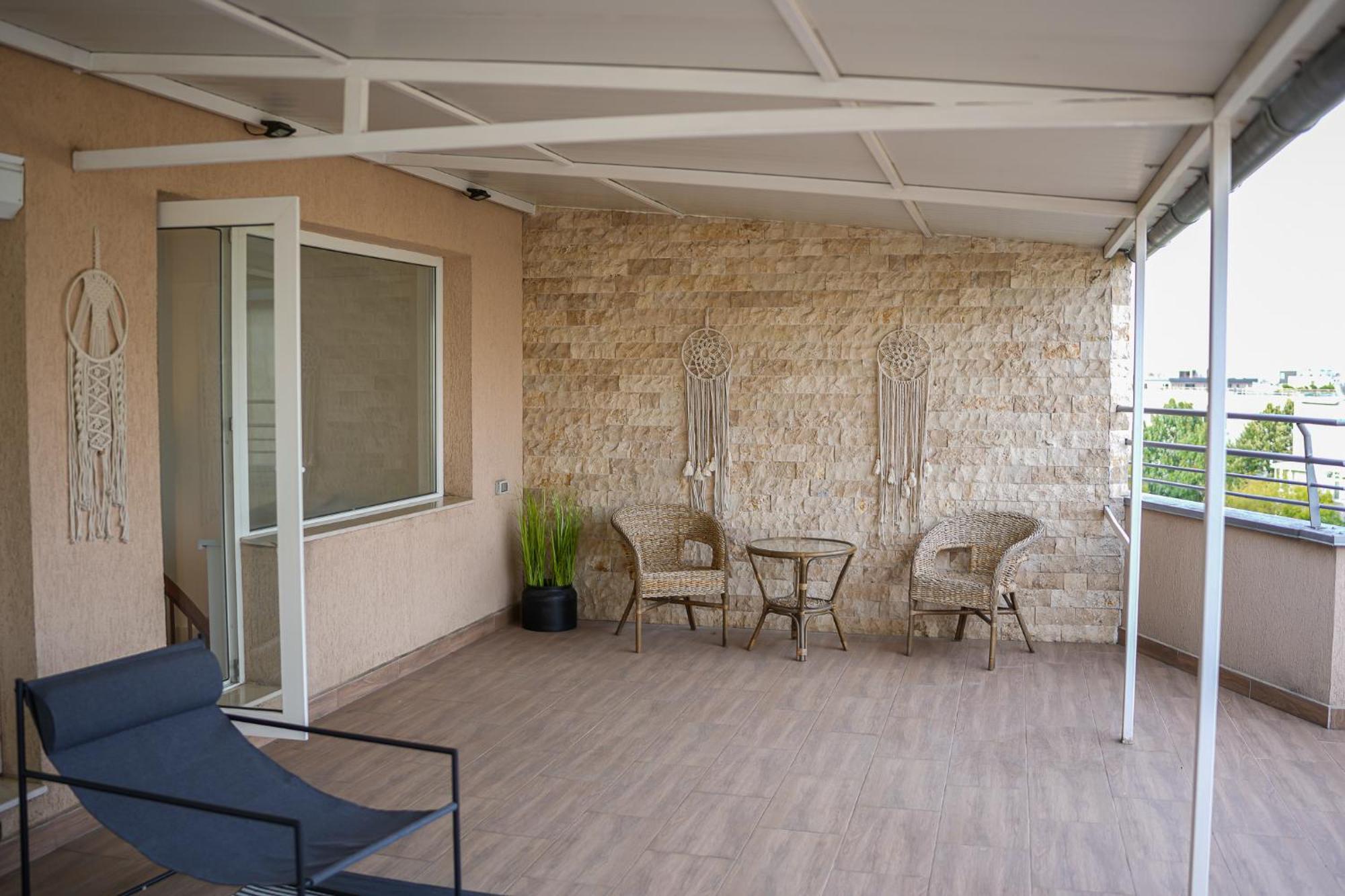 Penthouse With Huge Rooftop Terrace & City View บูคาเรสต์ ภายนอก รูปภาพ