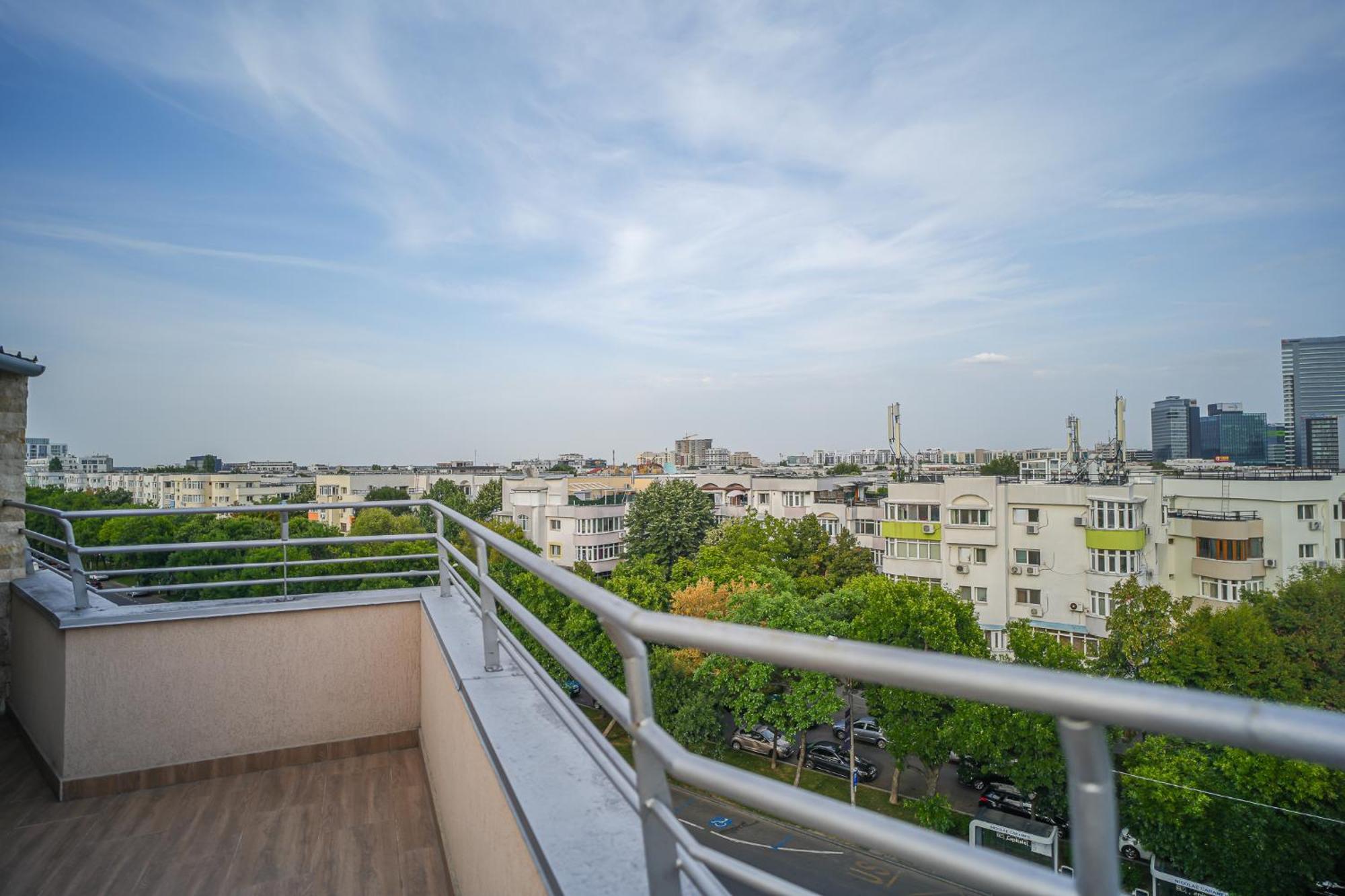 Penthouse With Huge Rooftop Terrace & City View บูคาเรสต์ ภายนอก รูปภาพ