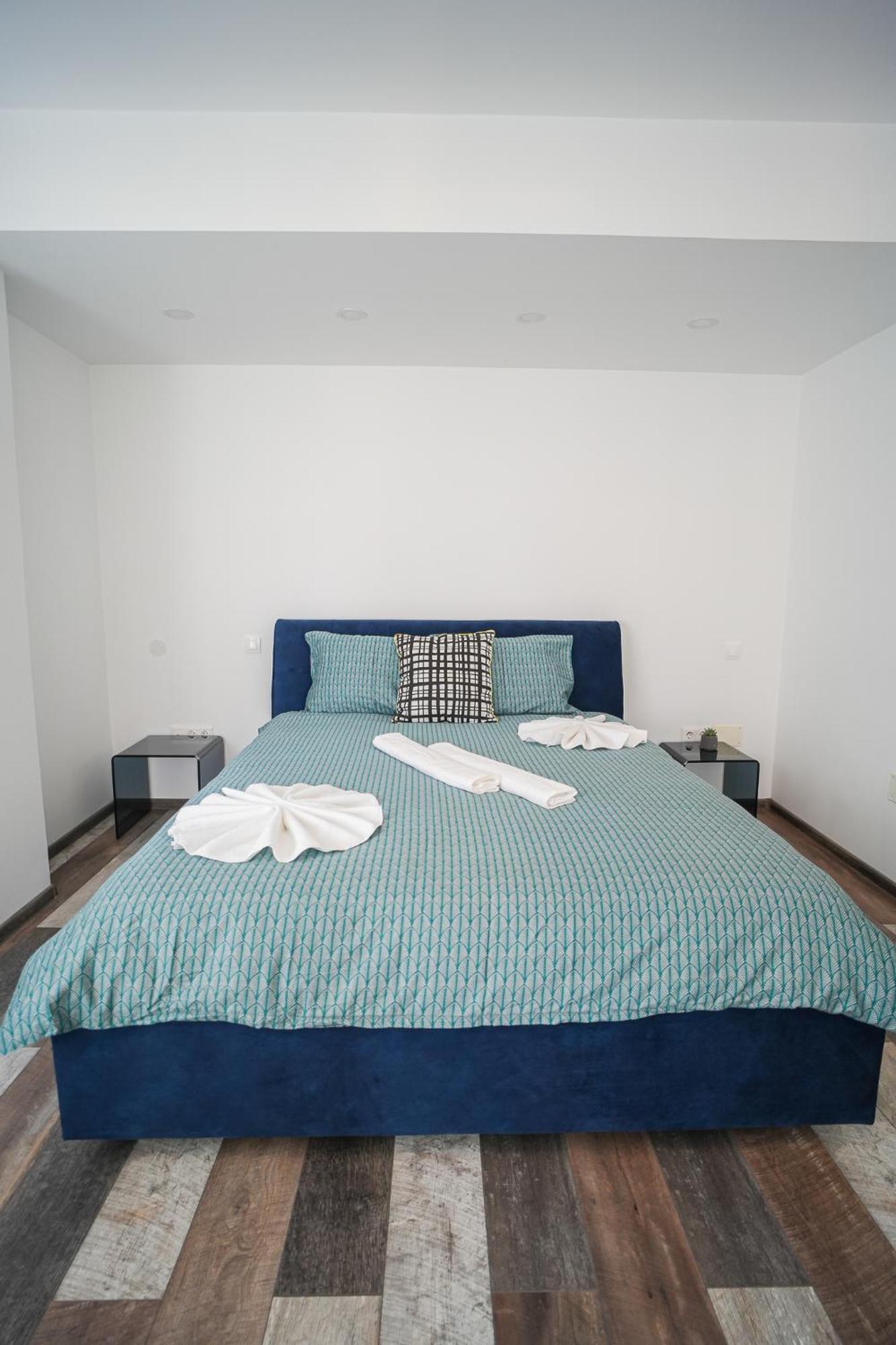 Penthouse With Huge Rooftop Terrace & City View บูคาเรสต์ ภายนอก รูปภาพ