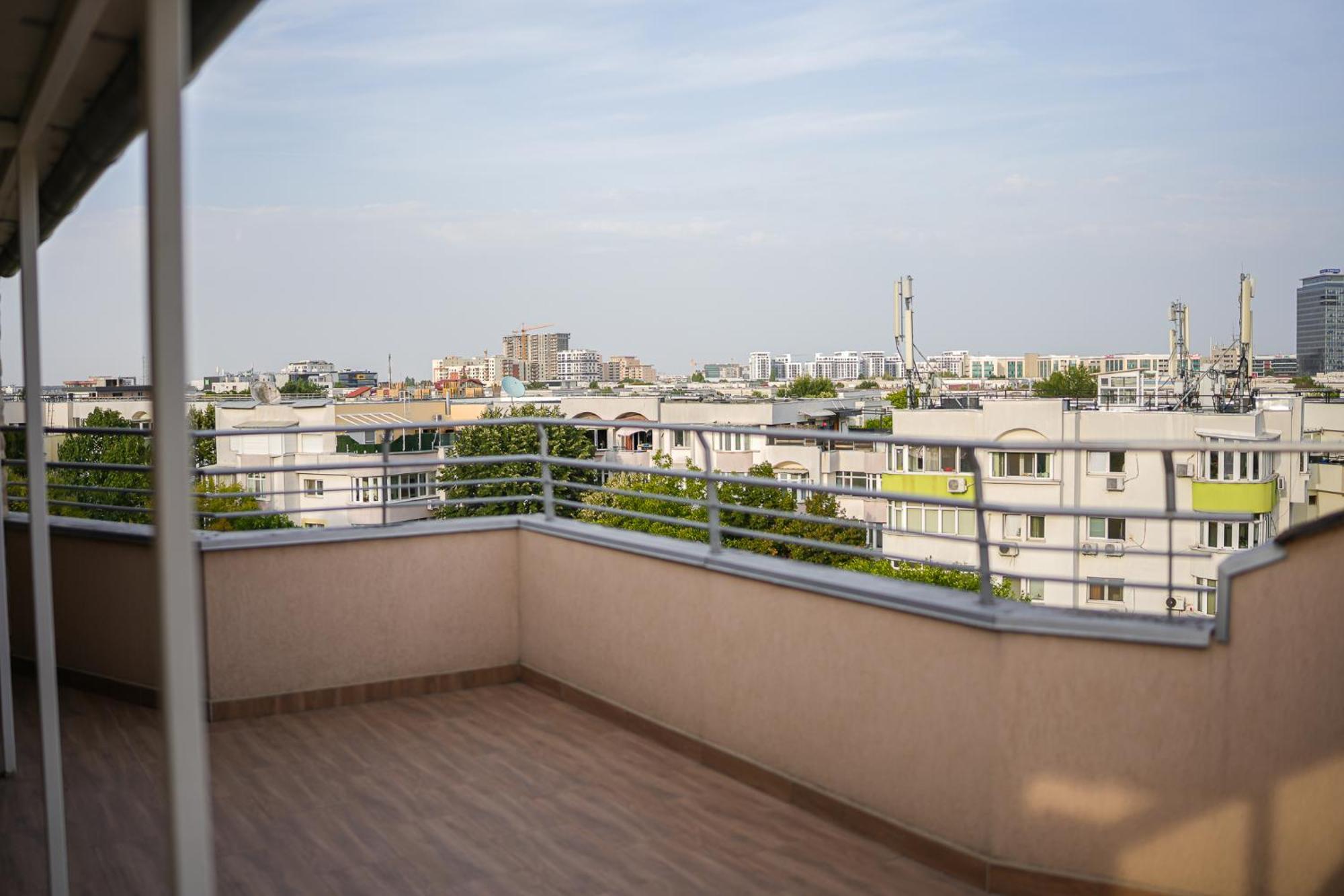 Penthouse With Huge Rooftop Terrace & City View บูคาเรสต์ ภายนอก รูปภาพ