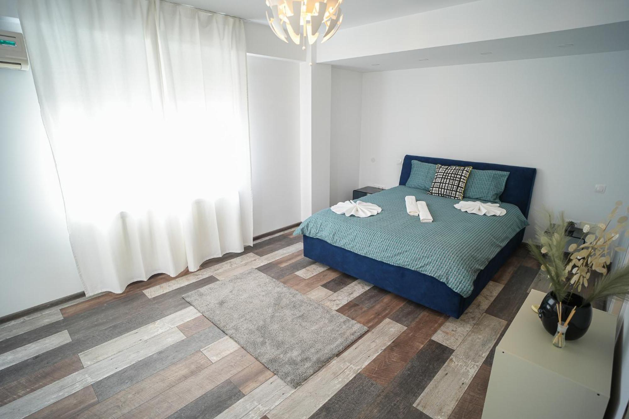 Penthouse With Huge Rooftop Terrace & City View บูคาเรสต์ ภายนอก รูปภาพ